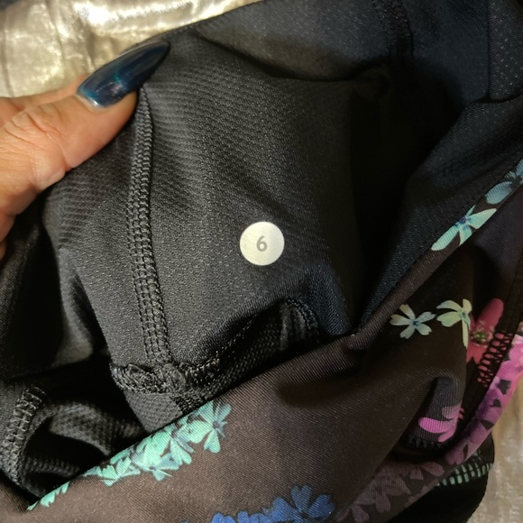 Lululemon Tame Me Tank
Black / Petal Pop Multi Size 6 - Picture 7 of 14